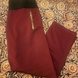 Wonder Woman Her Universe workout leggings size large. Excellent condition.